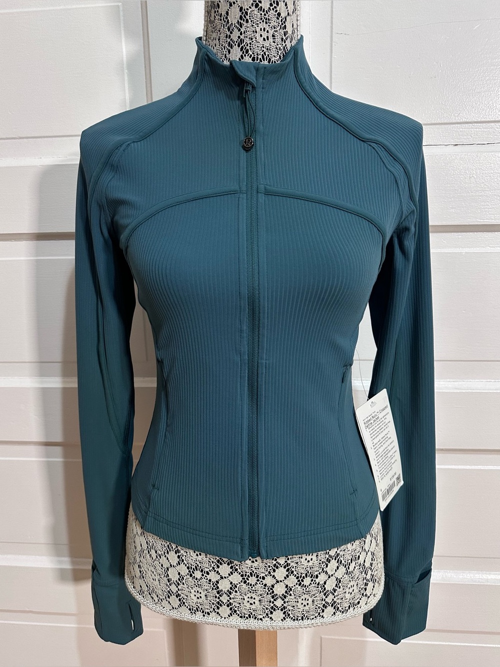 NEW Lululemon Ribbed Nulu Cropped Define Jacket Size 6 Green Jasper $138